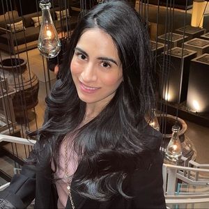 Meet your Posher, Hamira